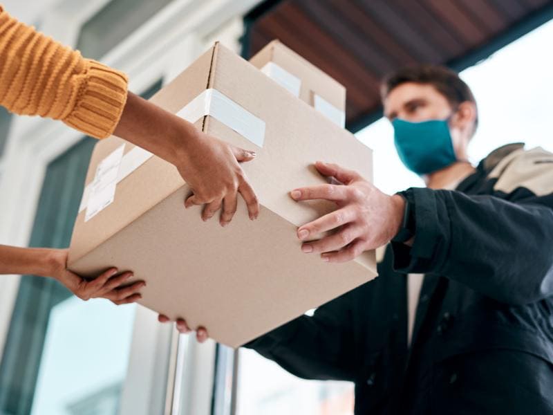 Người mua sử dụng tracking number để kiểm tra tình trạng đơn hàng