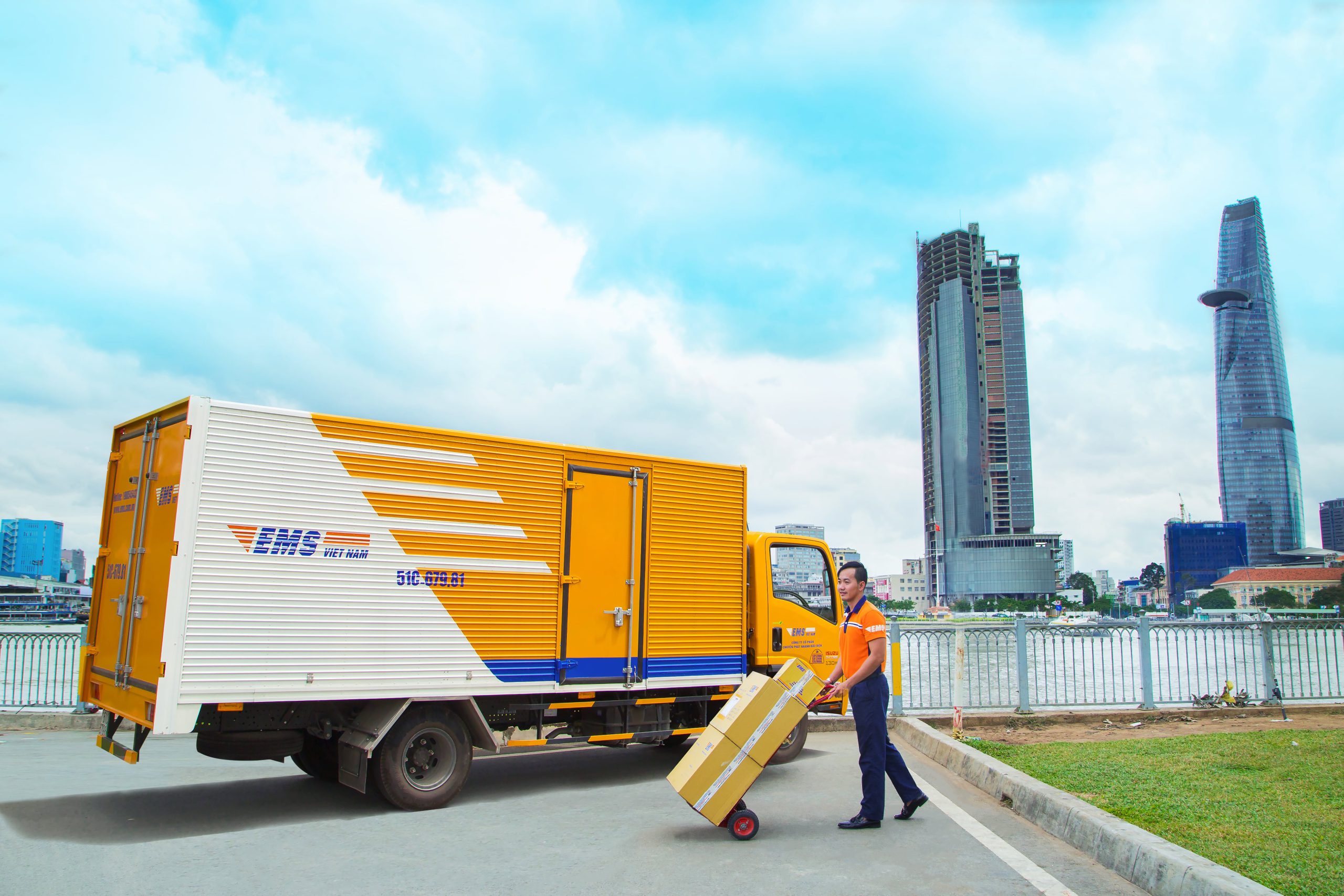 Vận chuyển bằng EMS
